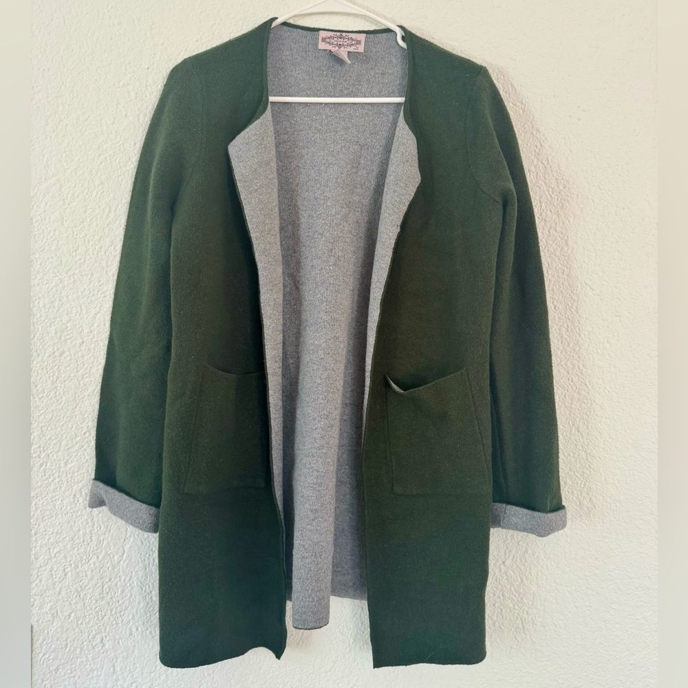 Dark olive green oversized cardigan with grey lining and pockets